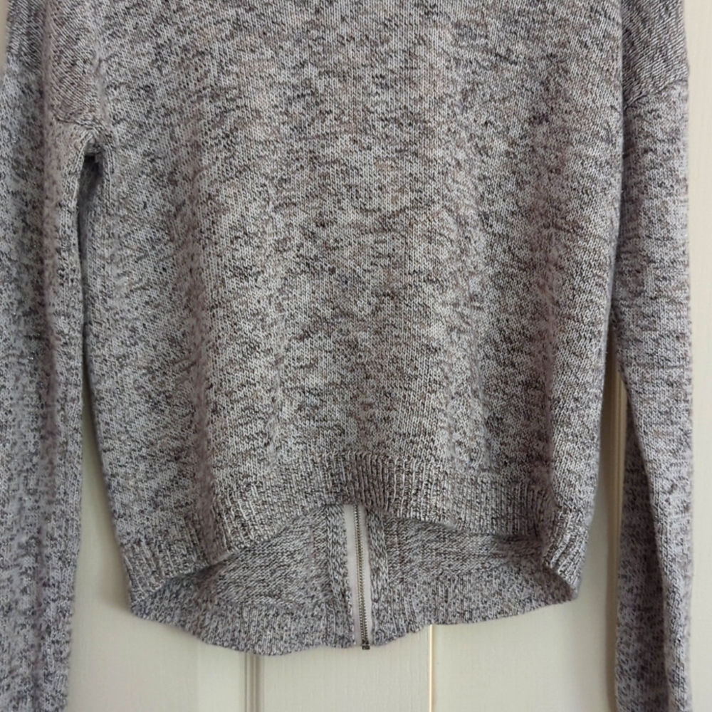 Light grey/orange sweater